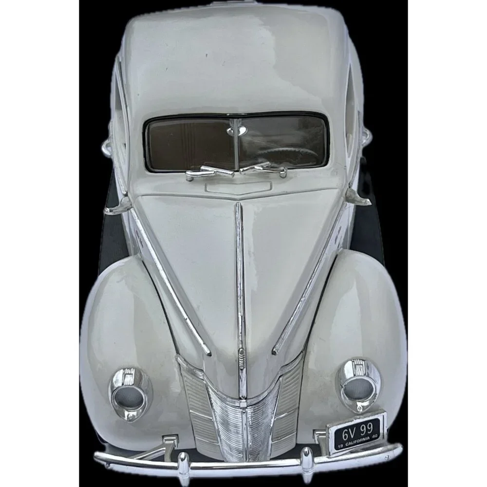 MotorMax 1940 Ford Deluxe Coupe Diecast Model 1:18 Cream Car Collectible Autos
